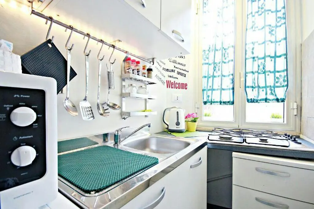 The Librari Apartment Roma 0*,  Italia